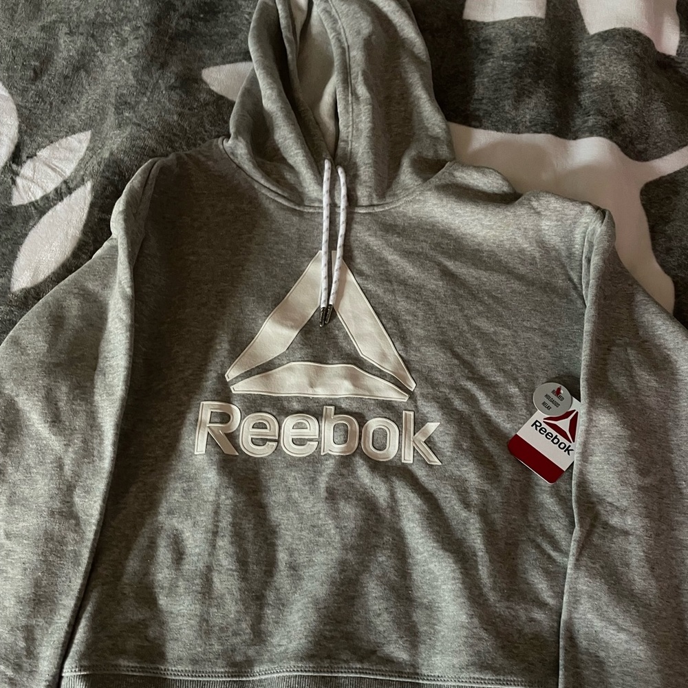 Reebok women’s sweatshirt grey size medium nwt